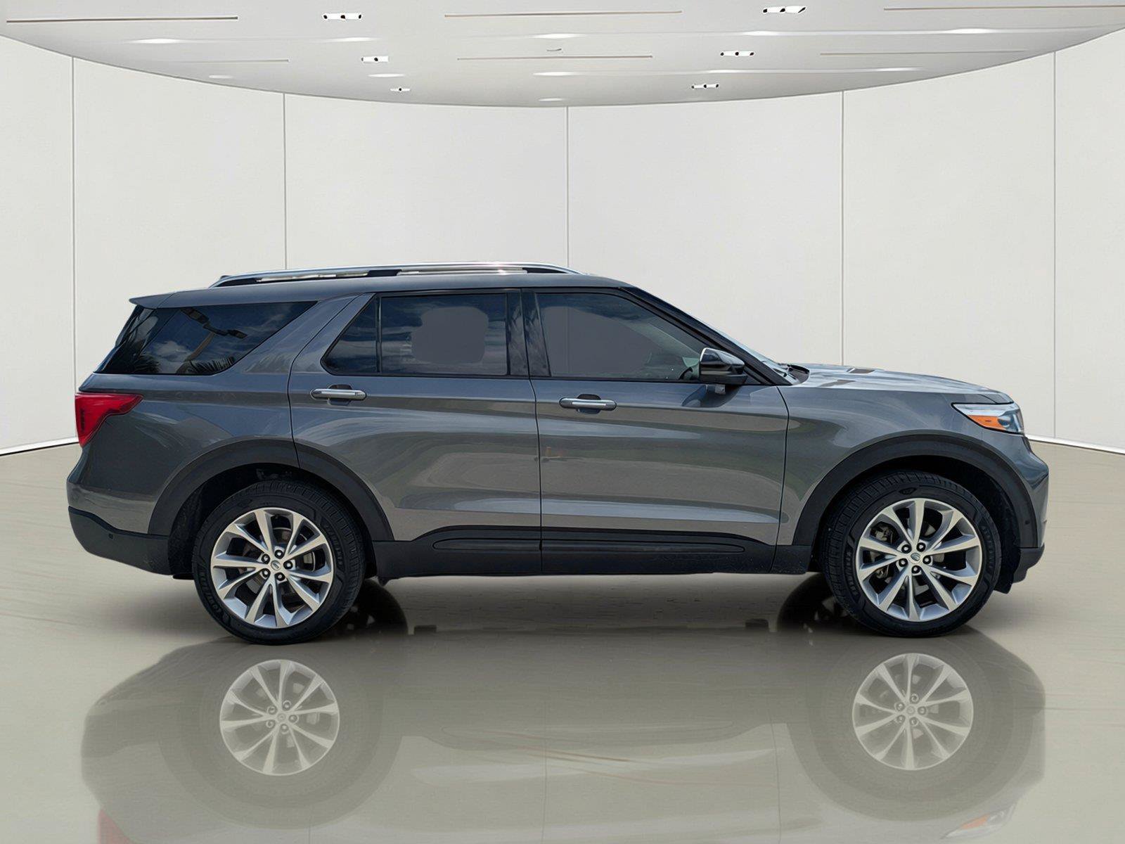 Certified 2021 Ford Explorer Platinum w/ Equipment Group 601A AWD/4WD image 4