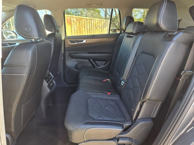 Used 2024 Volkswagen Atlas SE image 25