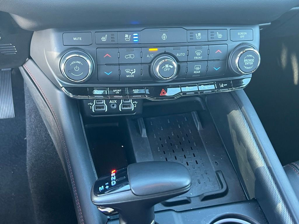 Used 2025 Dodge Durango GT AWD/4WD image 35