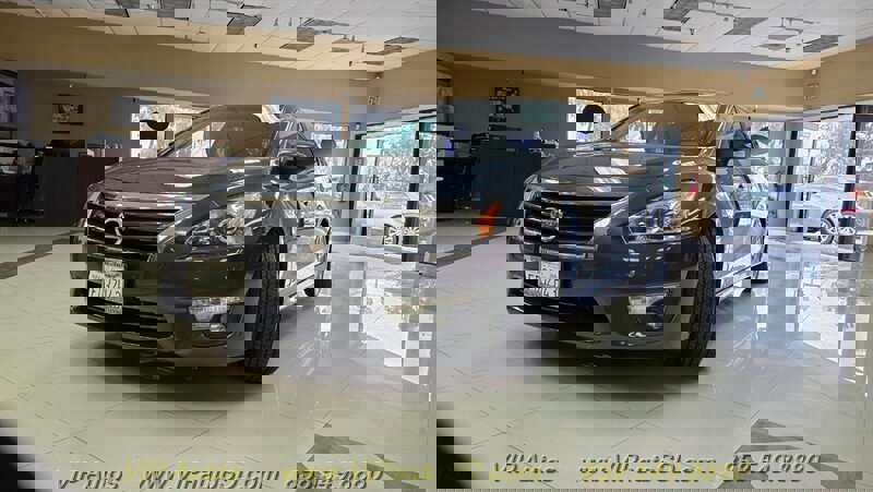 Used 2013 Nissan Altima 2.5 SL w/ Technology Pkg image 2