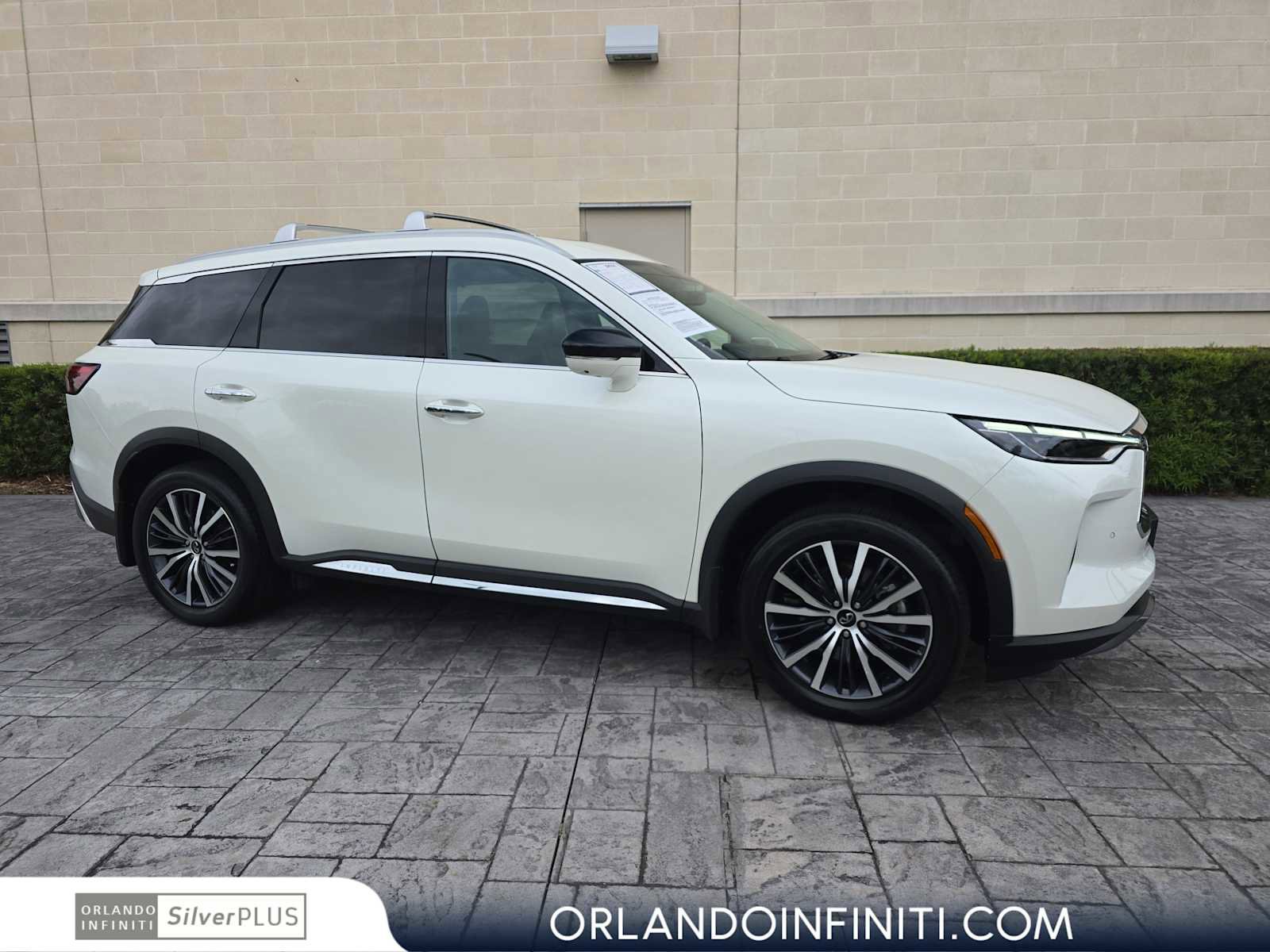 Used 2023 INFINITI QX60 Sensory w/ Cargo Package