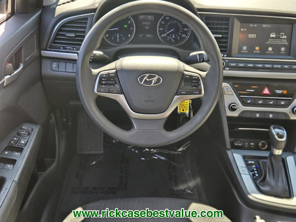Used 2018 Hyundai Elantra SE w/ SE Connectivity Package 04 FWD image 12
