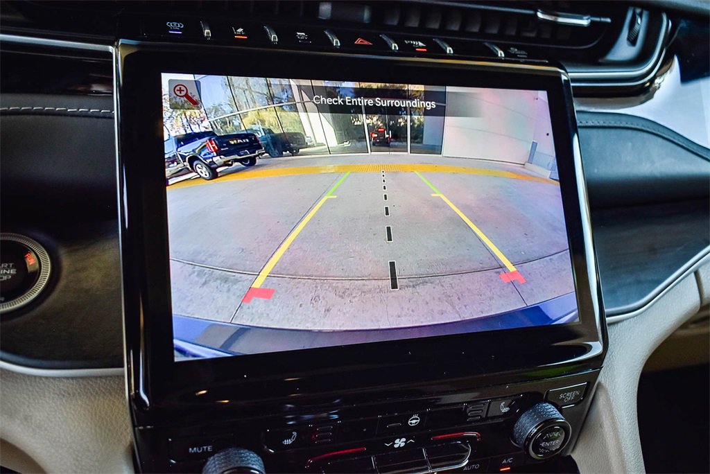 Used 2022 Jeep Grand Cherokee Limited 4xe image 23