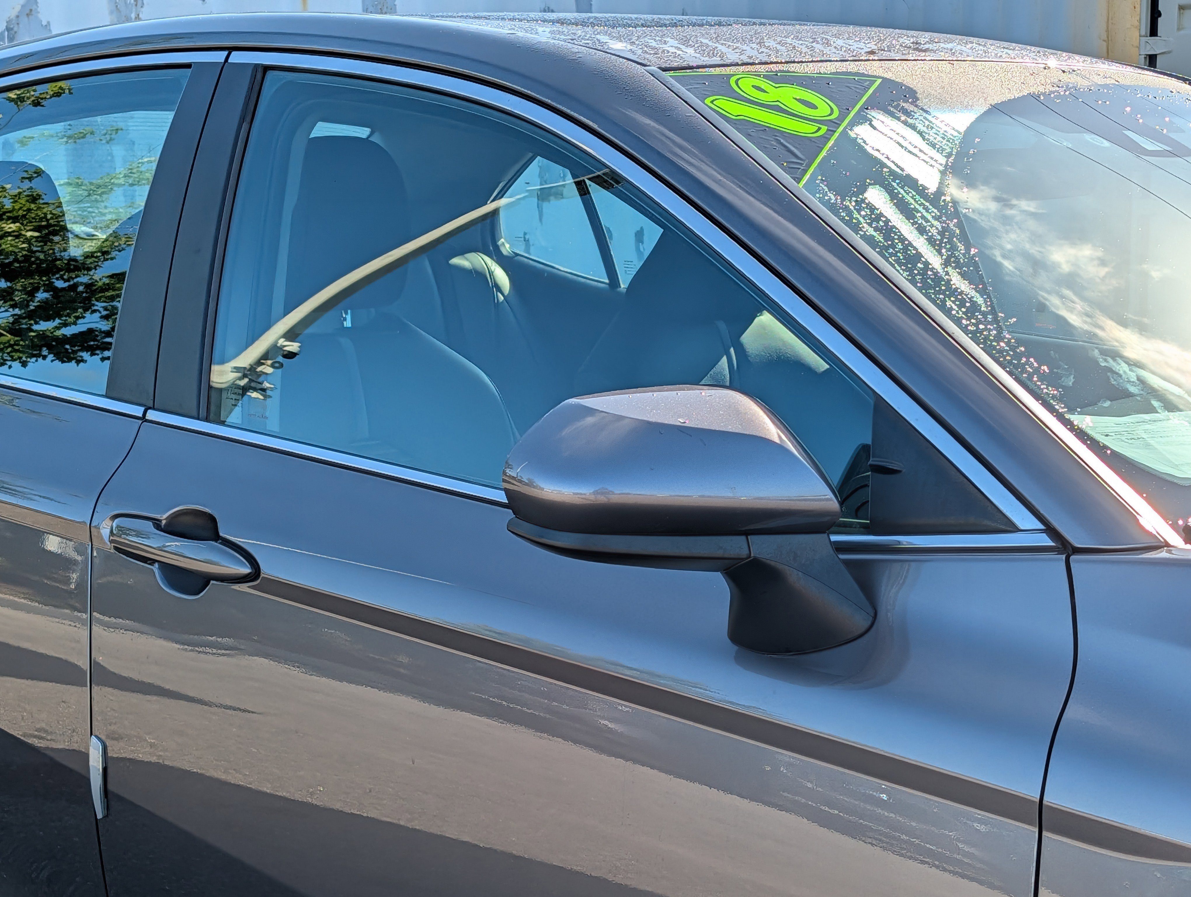 Used 2018 Toyota Camry SE w/ Moonroof Package FWD image 10