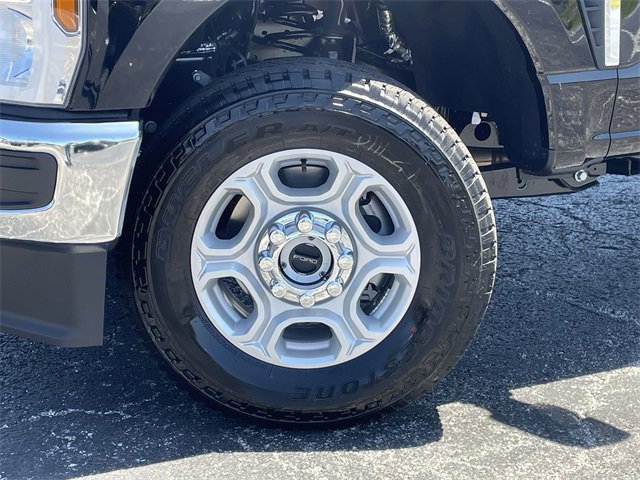 Used 2025 Ford F350 XLT w/ FX4 Off-Road Package image 38