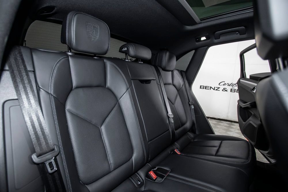 Used 2024 Porsche Macan AWD/4WD image 15