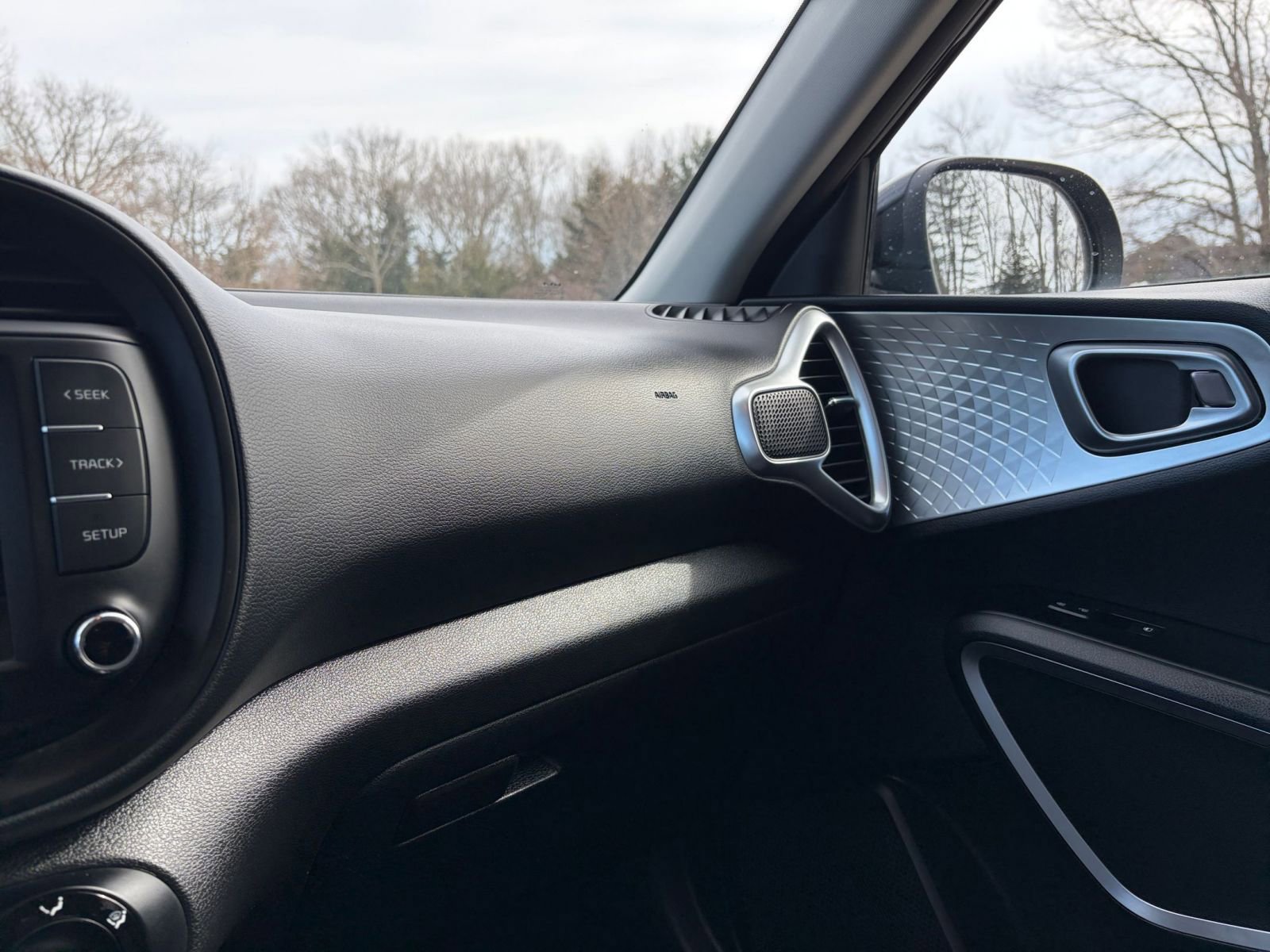 Used 2025 Kia Soul LX w/ LX Technology Package FWD image 33