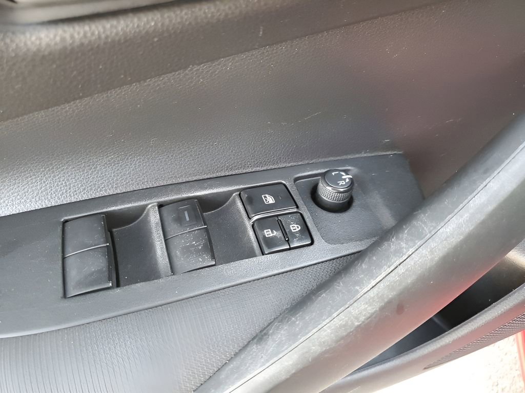 Used 2022 Toyota Corolla LE image 28