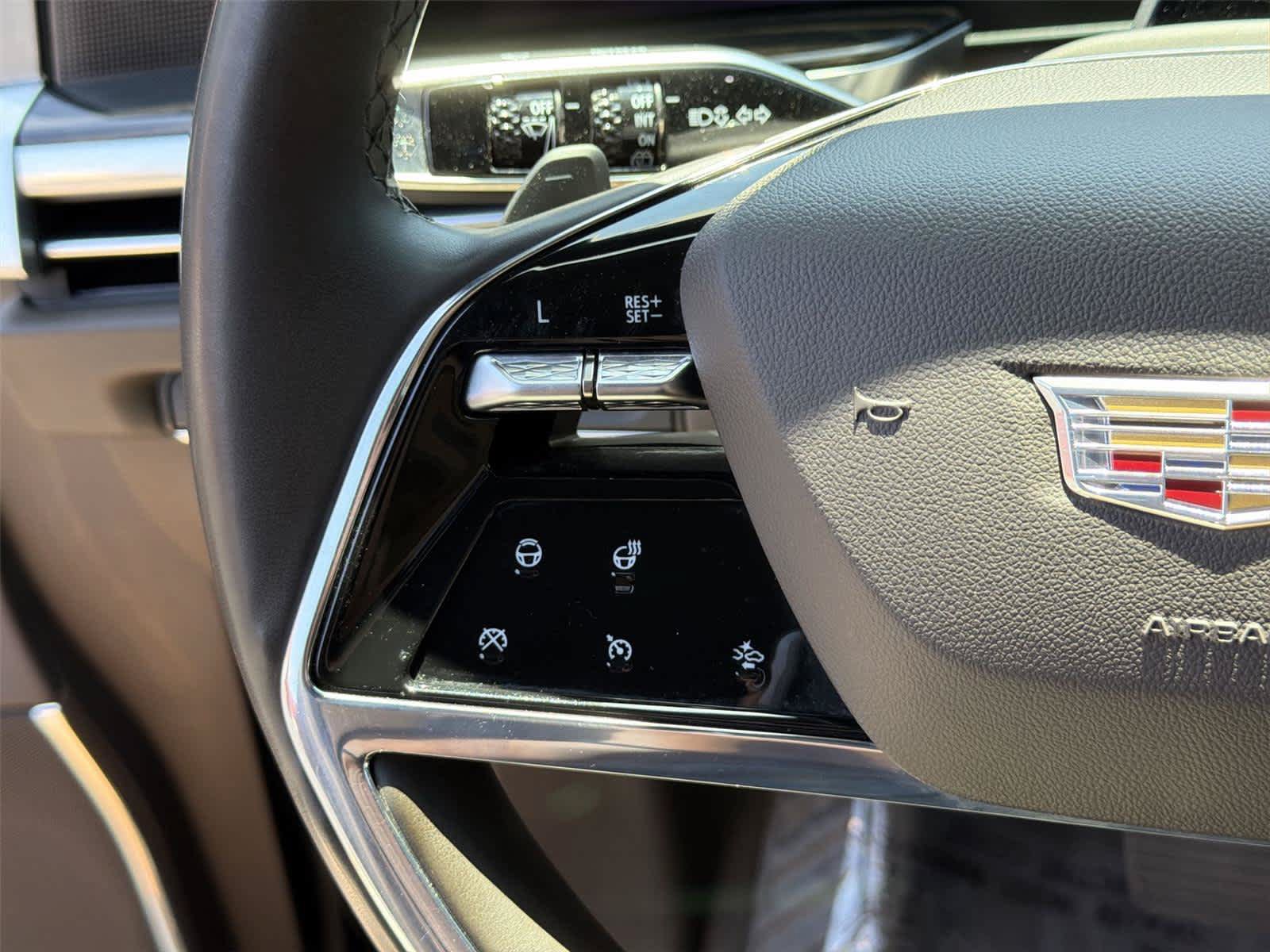 Used 2025 Cadillac Escalade Premium Luxury RWD image 34