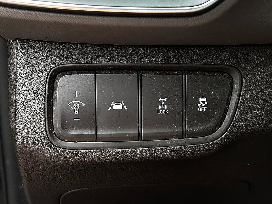 Used 2020 Hyundai Santa Fe SE AWD/4WD image 19