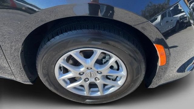 Used 2022 Chrysler Voyager LX FWD image 3