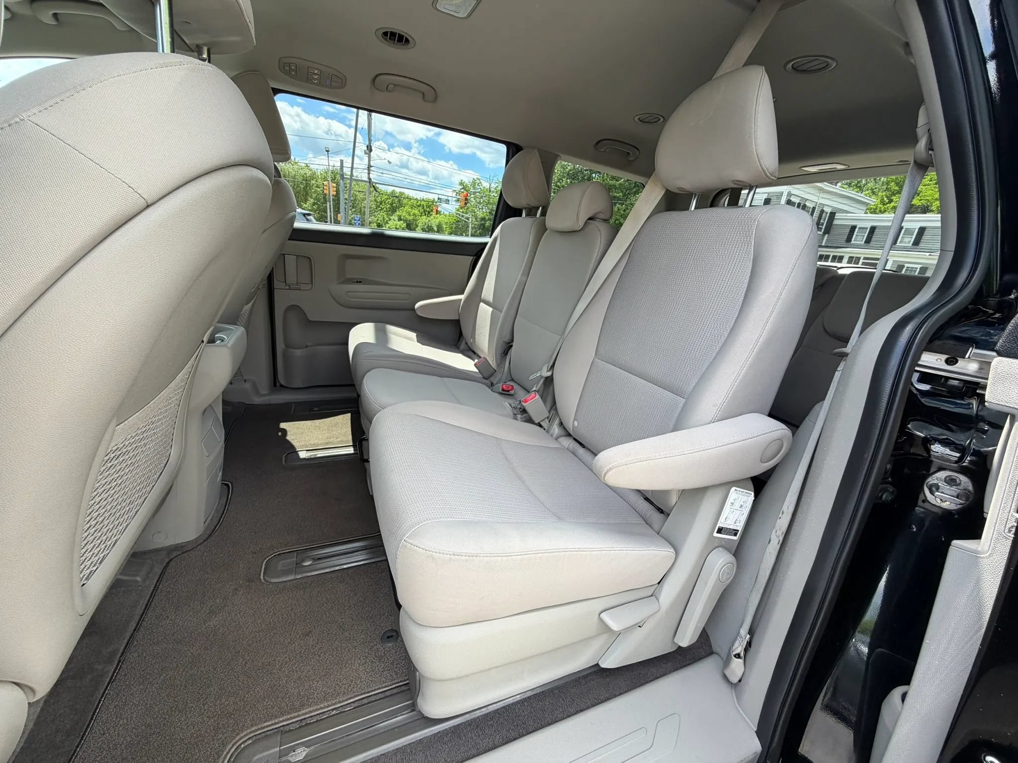 Used 2019 Kia Sedona LX FWD image 16