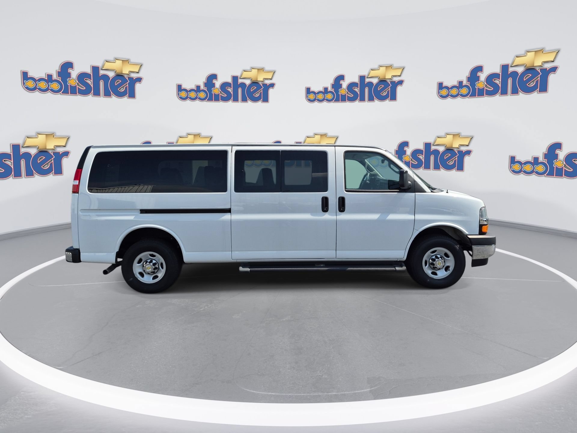 Used 2024 Chevrolet Express 3500 Extended RWD image 2