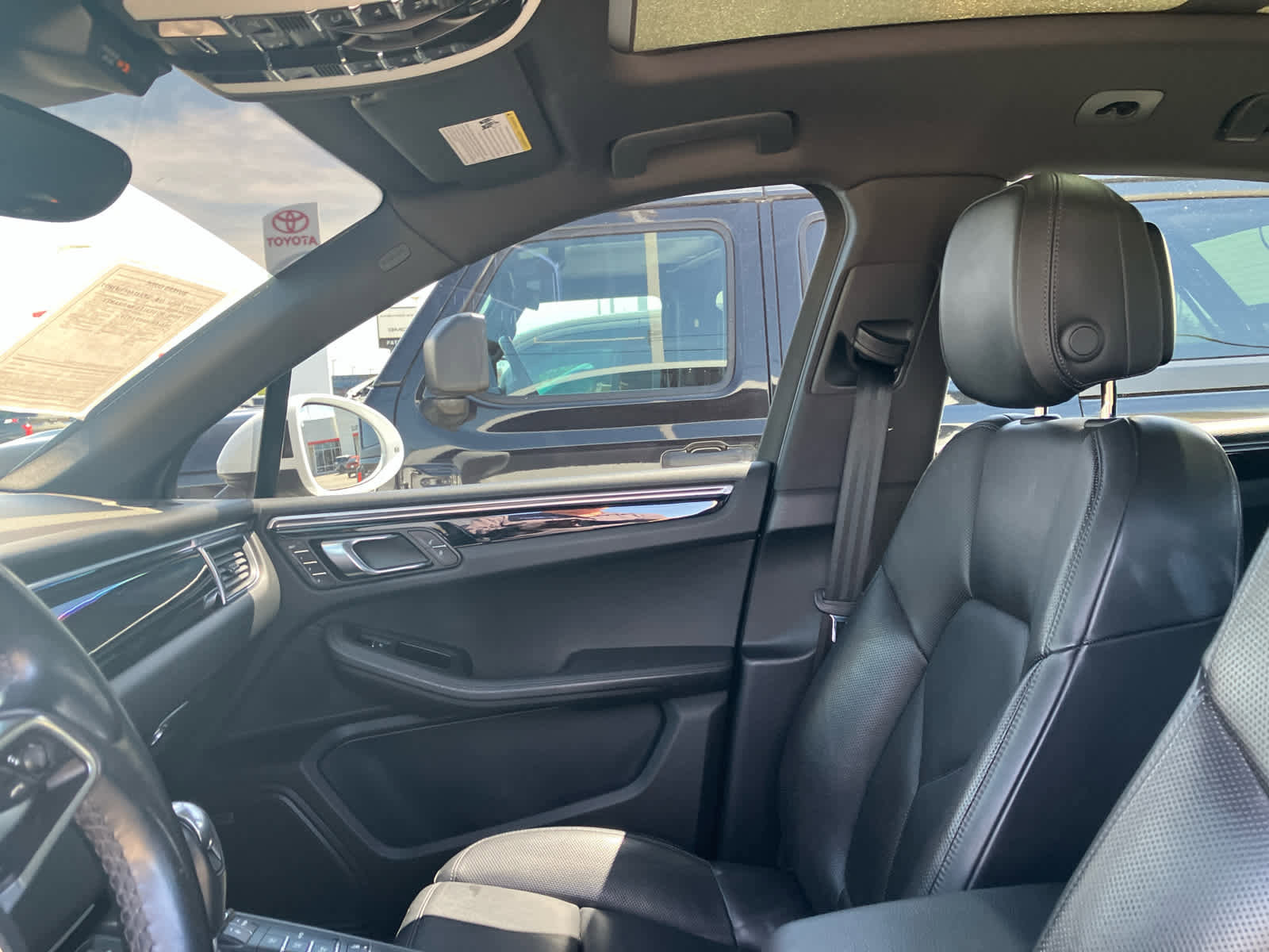 Used 2018 Porsche Macan S w/ Premium Package Plus AWD/4WD image 10