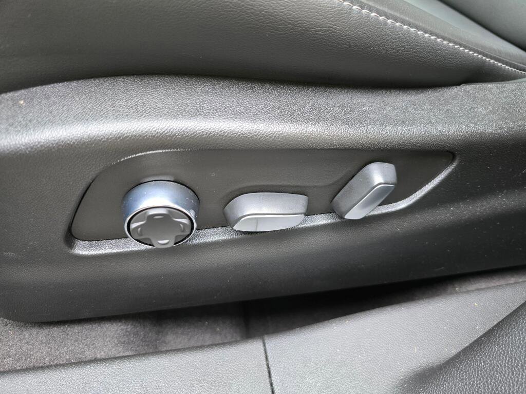 Used 2024 Cadillac XT4 Premium Luxury image 26