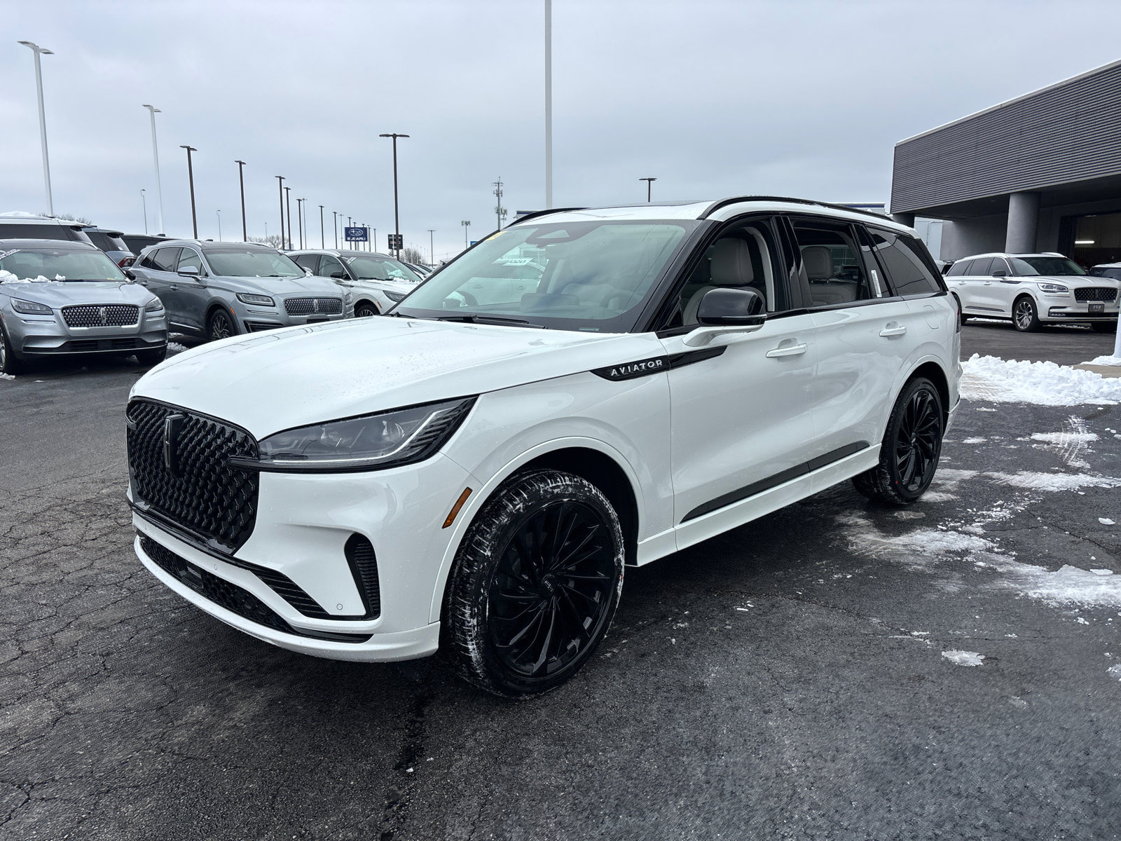 New 2026 Lincoln Aviator Reserve w/ Jet Appearance Package image 3