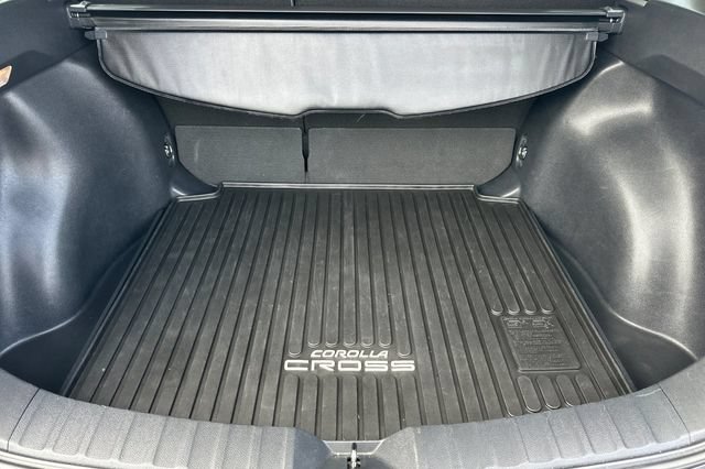 Certified 2022 Toyota Corolla Cross LE w/ Moonroof Package FWD image 19
