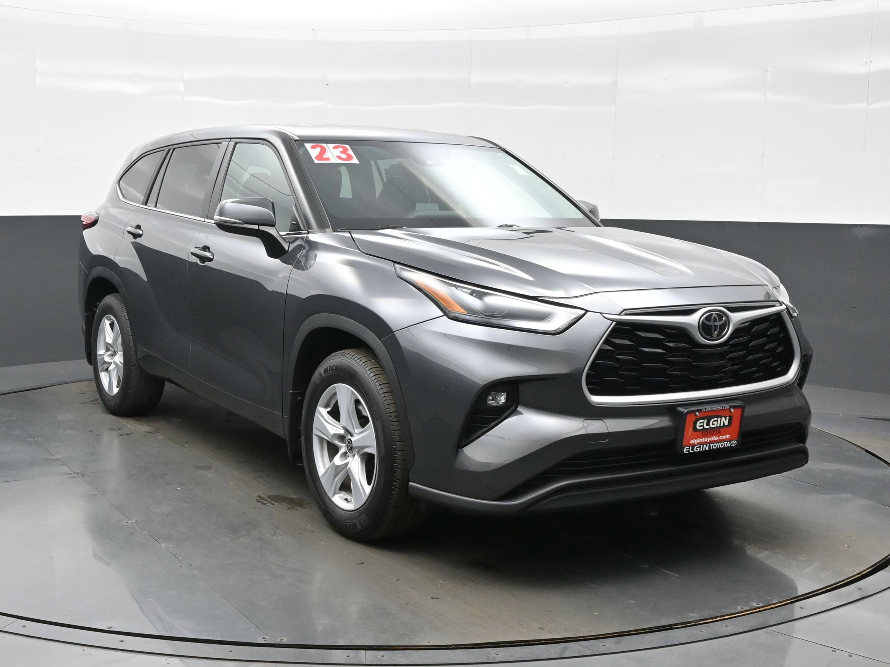 Used 2023 Toyota Highlander LE AWD/4WD image 8
