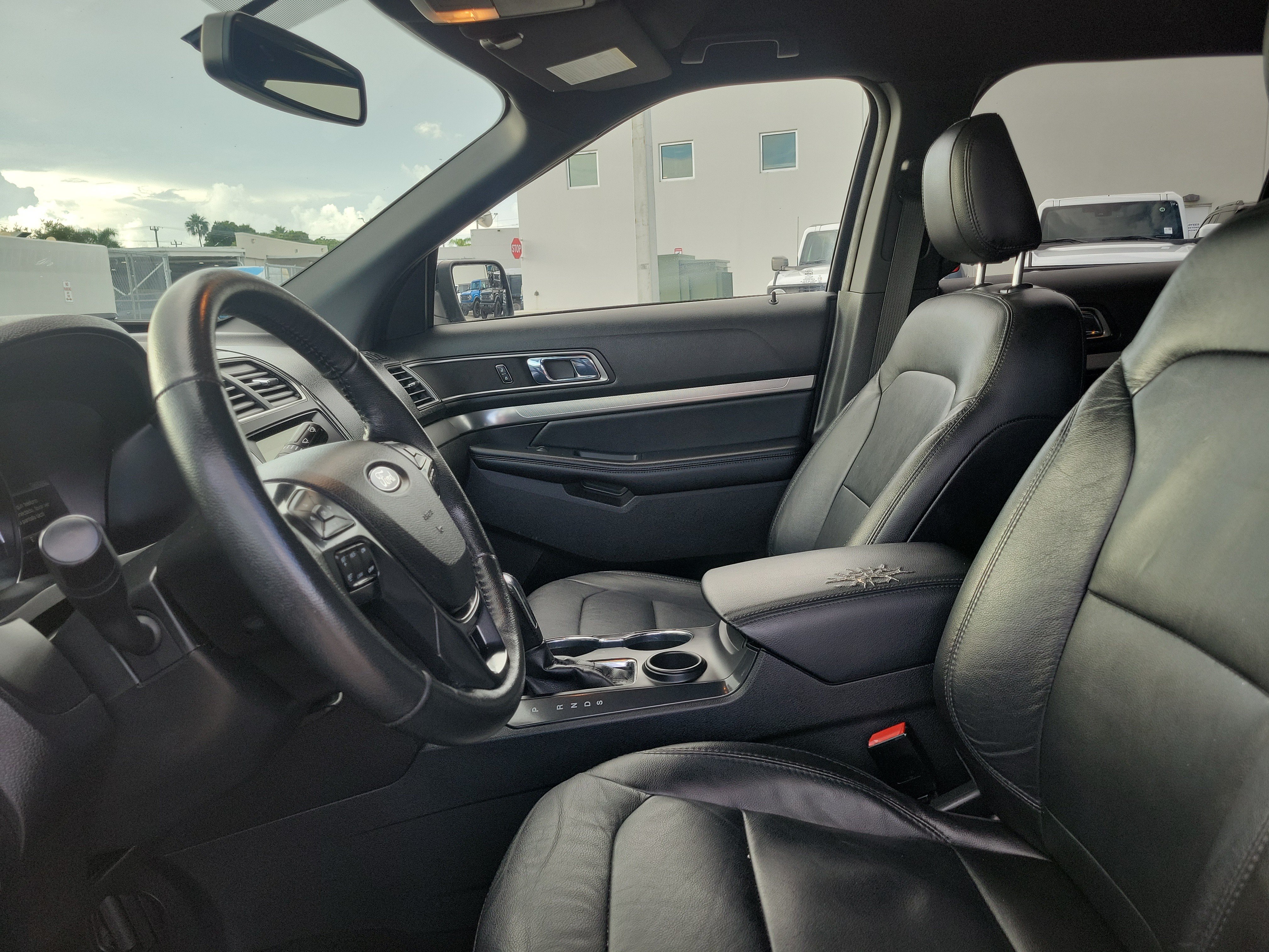 Used 2018 Ford Explorer XLT w/ Equipment Group 202A FWD image 20