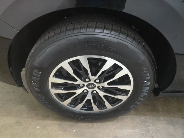 Used 2025 Ford Expedition Platinum image 24