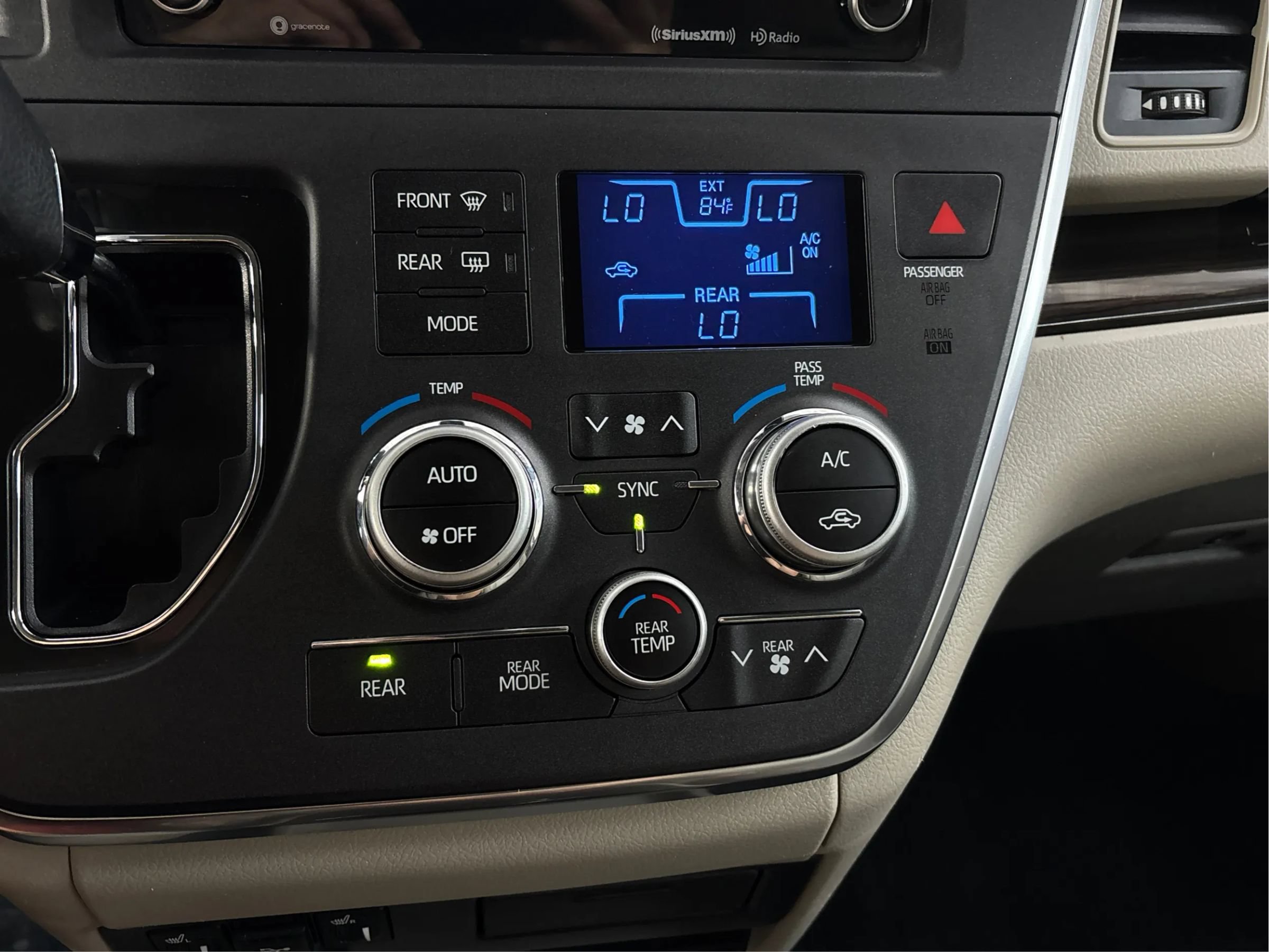 Used 2019 Toyota Sienna XLE FWD image 37