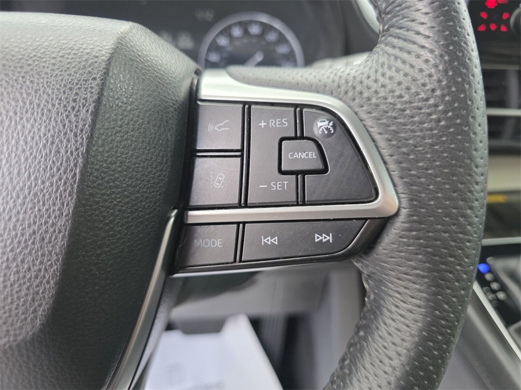 Certified 2024 Toyota Sienna Limited image 33