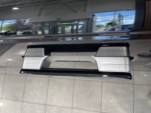 New 2026 Hyundai Ioniq 9 SE image 8