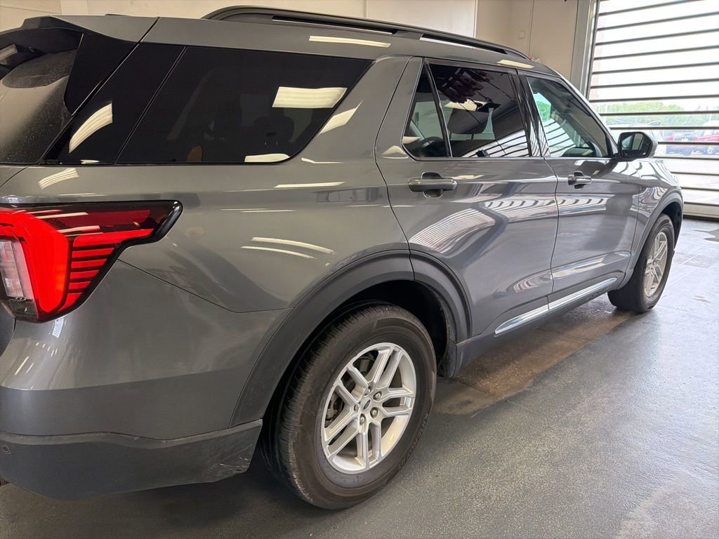 Used 2025 Ford Explorer Active AWD/4WD image 7
