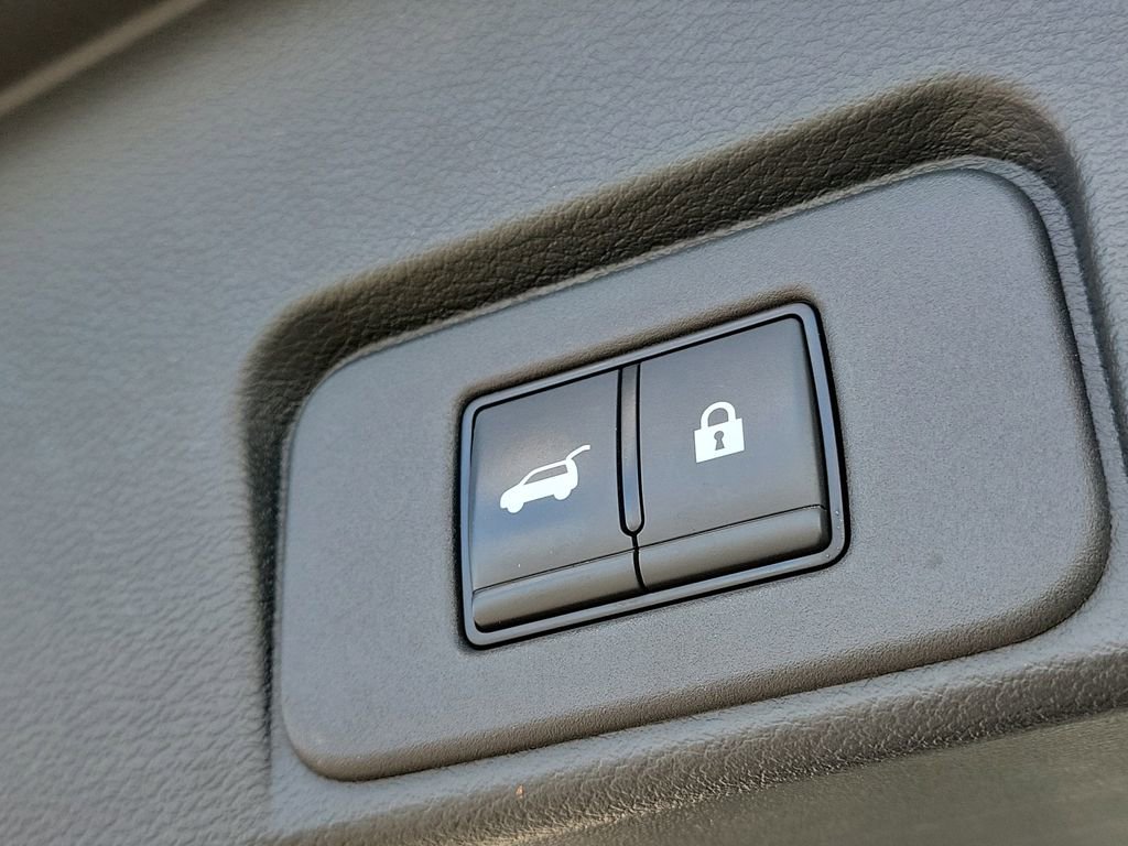 Used 2024 Nissan Rogue SV image 9