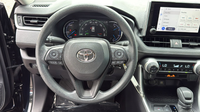 Used 2025 Toyota RAV4 LE AWD/4WD image 19