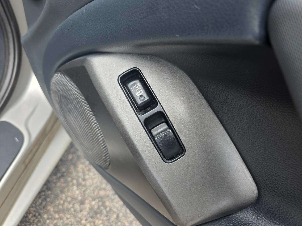 Used 2012 Mitsubishi Eclipse image 22