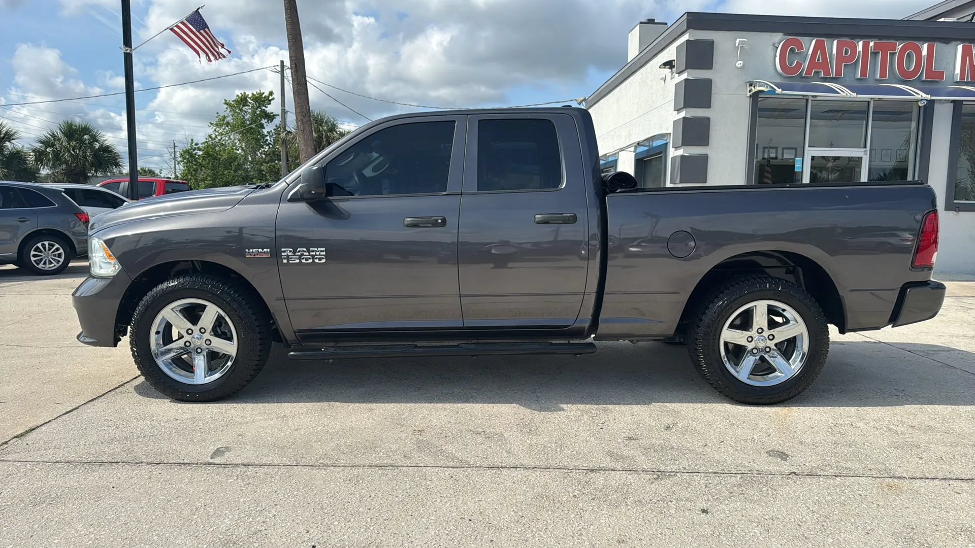 Used 2014 RAM 1500 Express RWD image 2