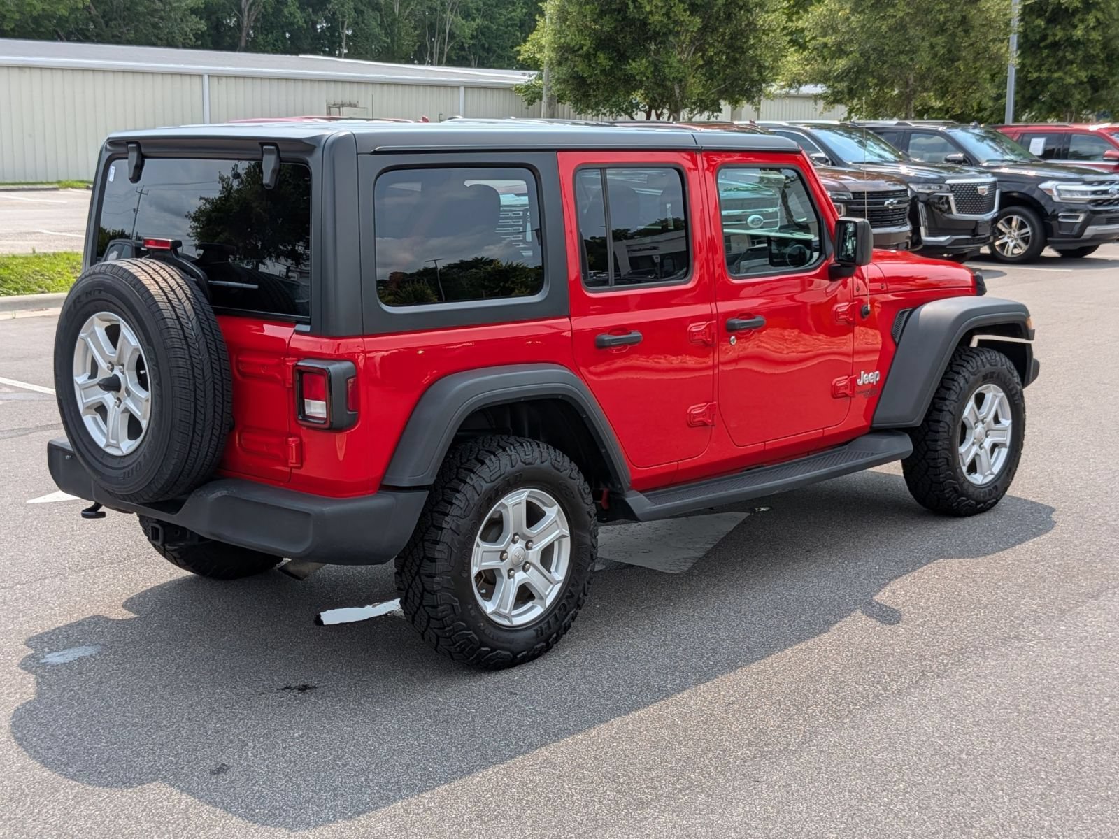 Used 2018 Jeep Wrangler Unlimited Sport S AWD/4WD image 3