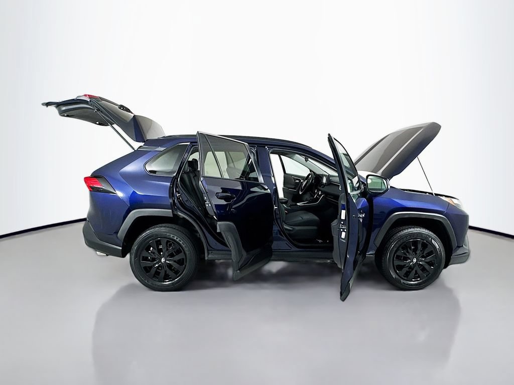 Used 2022 Toyota RAV4 XLE AWD/4WD image 25