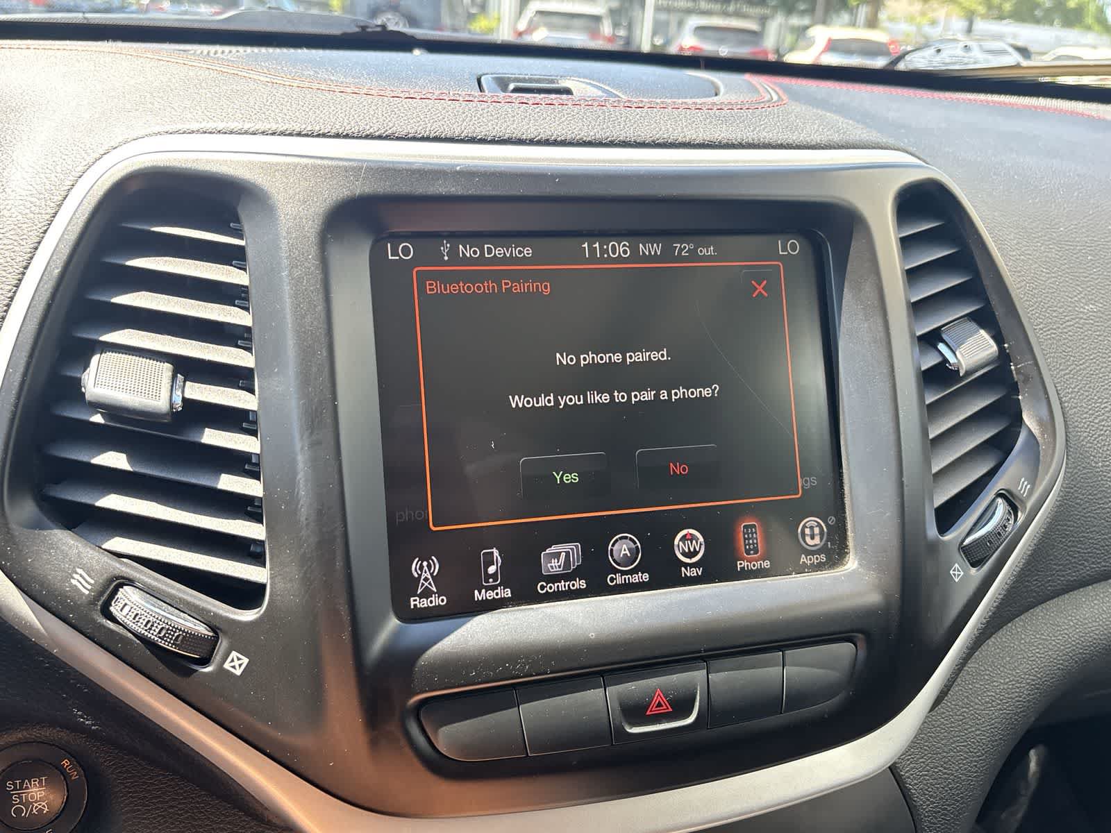 Used 2014 Jeep Cherokee Trailhawk w/ Comfort/Convenience Group AWD/4WD image 23