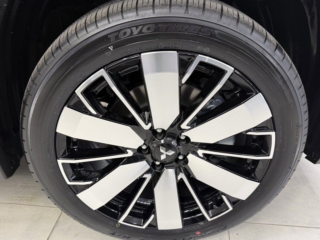 New 2026 Mitsubishi Outlander SEL image 8