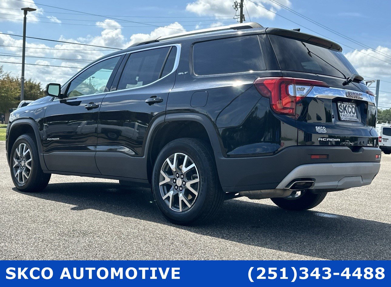 Used 2023 GMC Acadia SLT FWD image 3