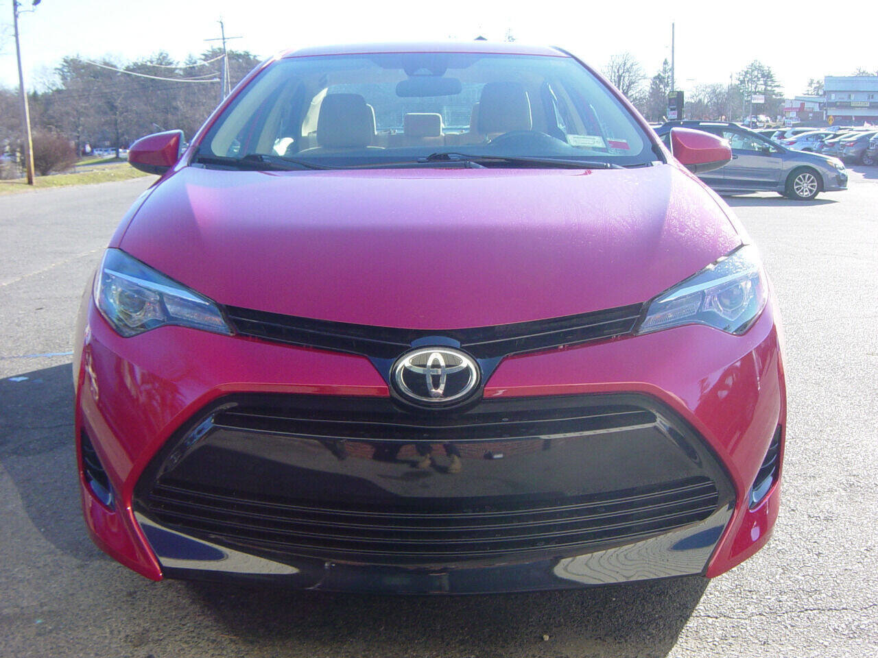 Used 2018 Toyota Corolla LE FWD image 2