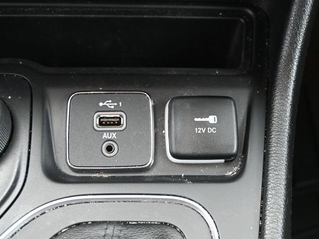 Used 2022 Jeep Cherokee Latitude Lux w/ Sun & Sound Group image 23