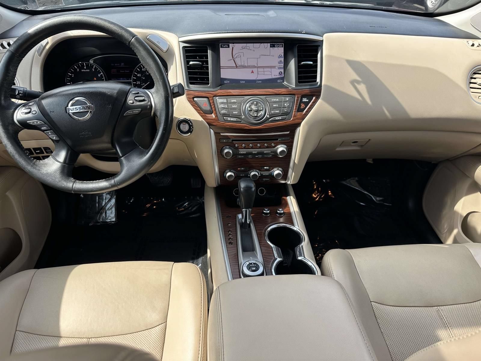 Used 2017 Nissan Pathfinder Platinum w/ Family Entertainment Package AWD/4WD image 9