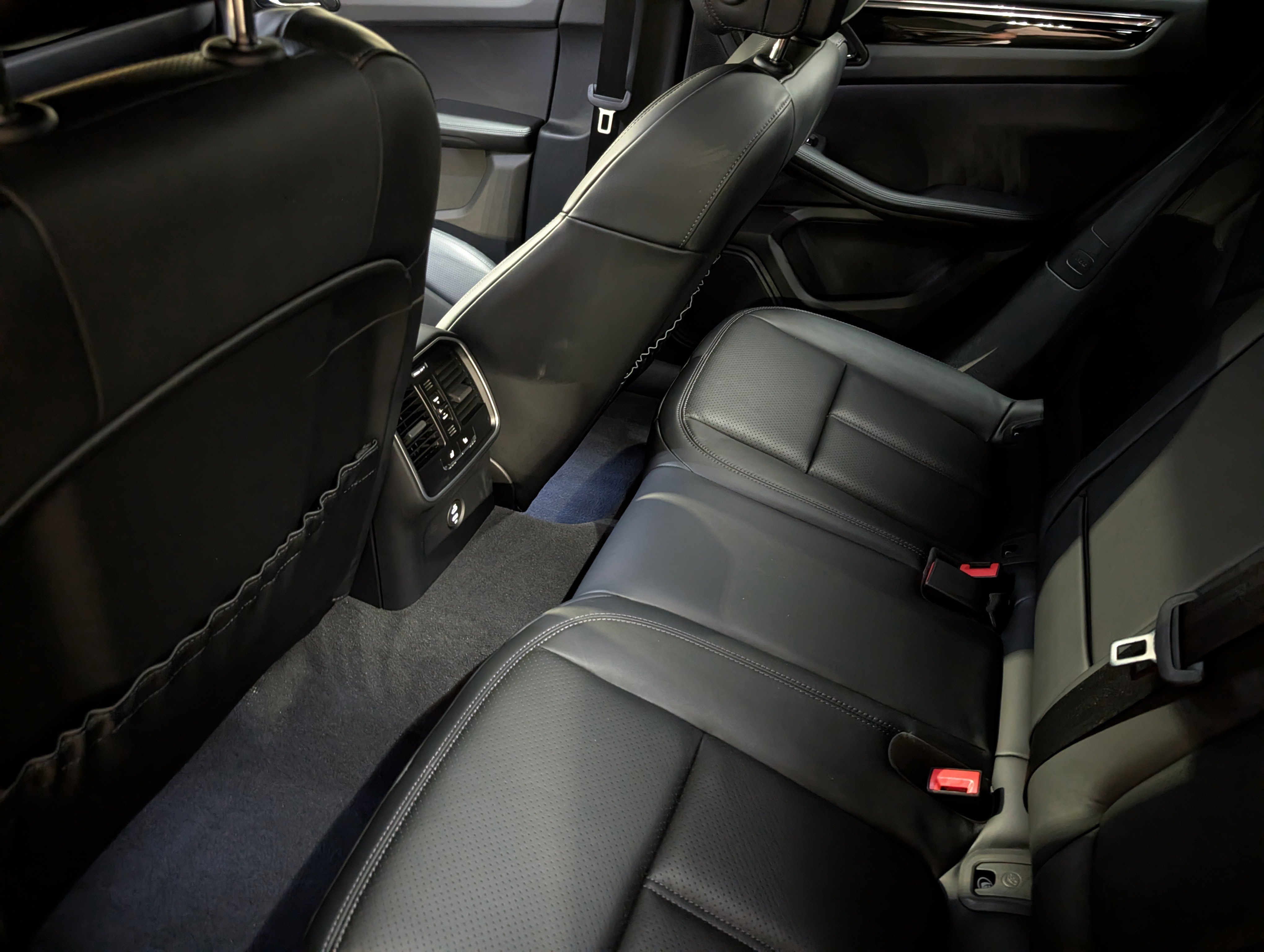 Certified 2025 Porsche Macan image 24