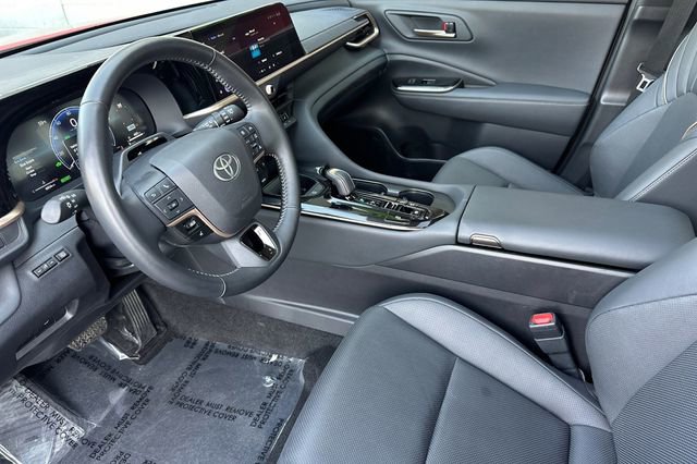 Used 2025 Toyota Crown Signia Limited image 11