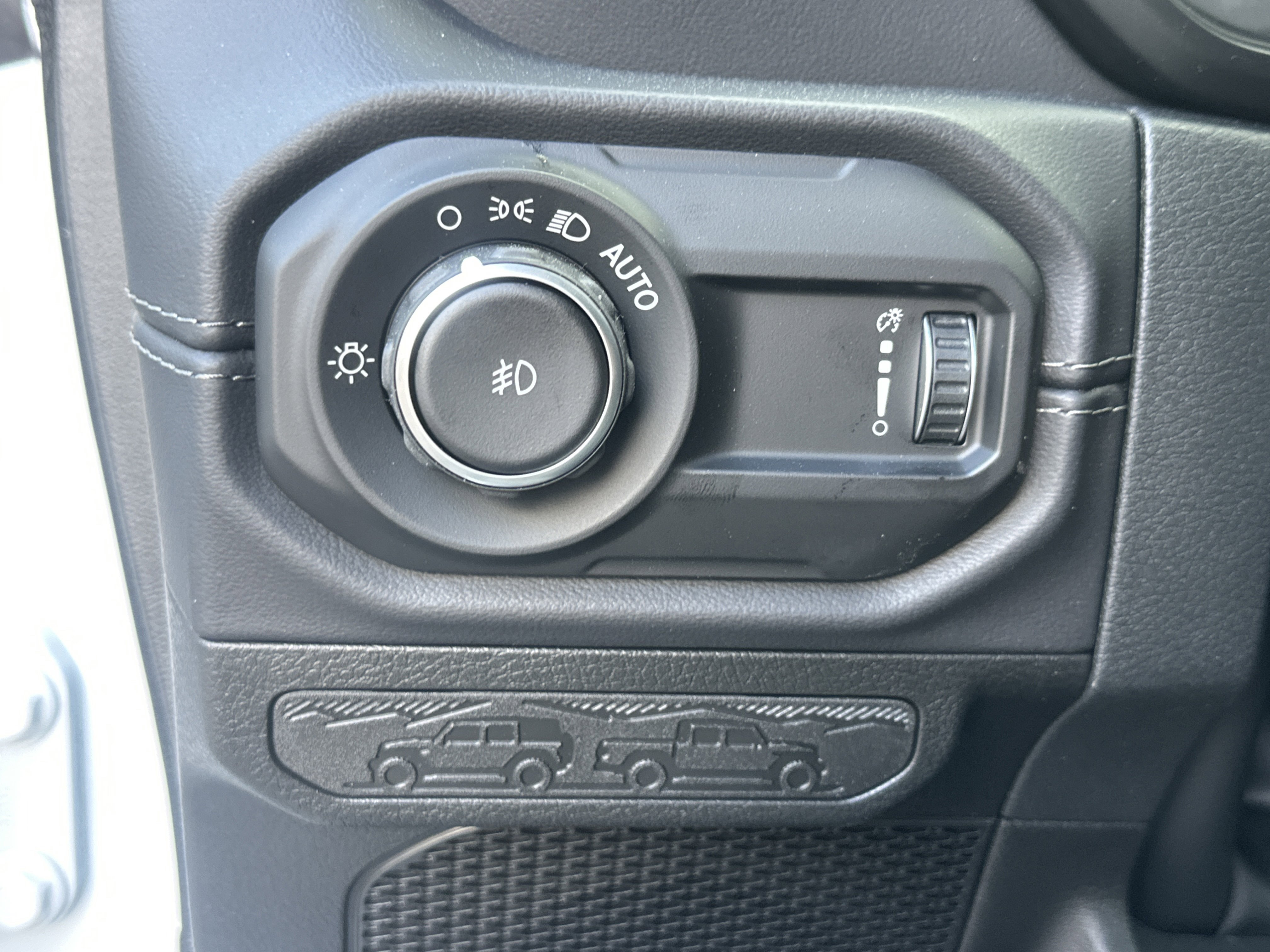 New 2026 Jeep Wrangler Unlimited Sahara AWD/4WD image 11