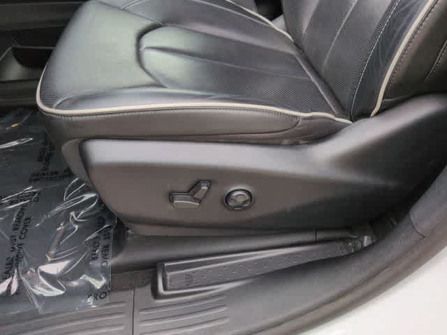 Used 2022 Chrysler Pacifica Limited w/ Uconnect Theater Family Group AWD/4WD image 17