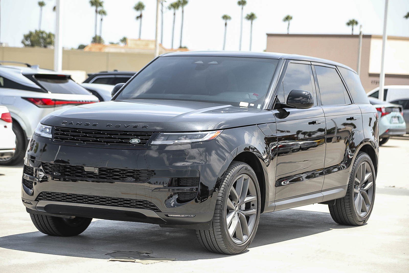 Used 2025 Land Rover Range Rover Sport SE AWD/4WD image 3