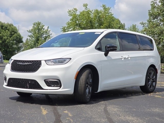 New 2026 Chrysler Pacifica Select image 21