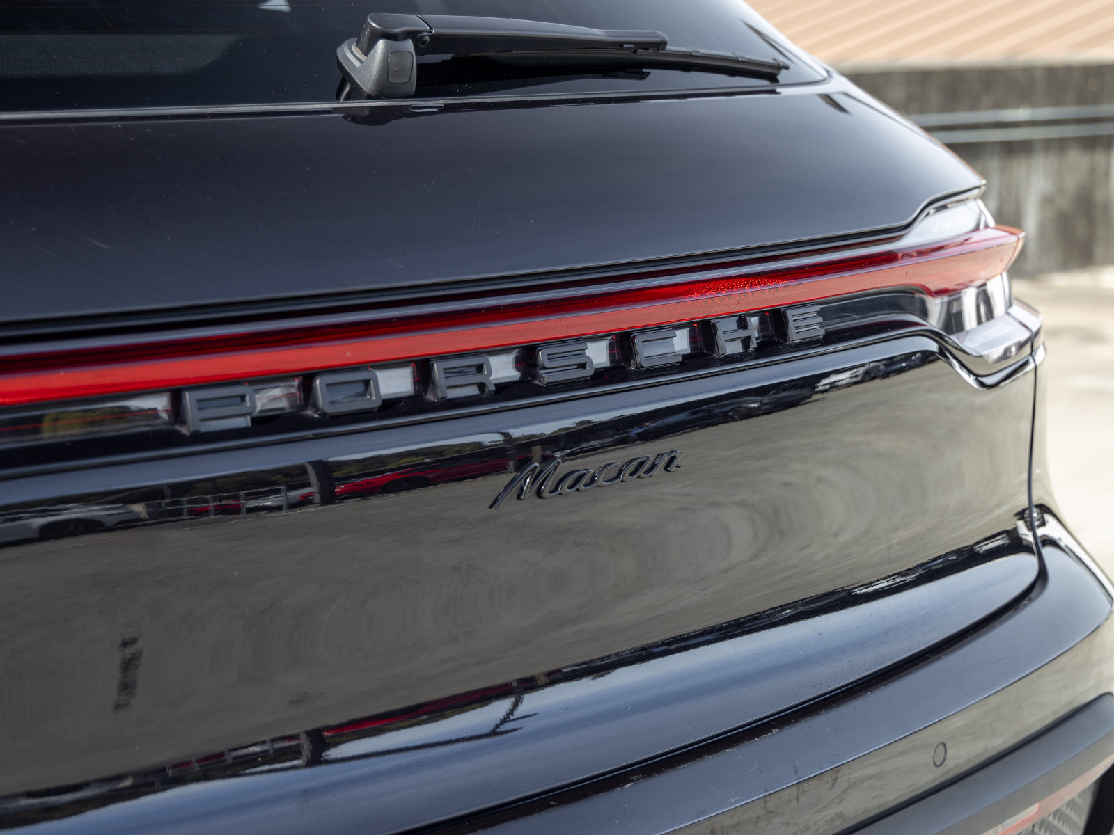 Certified 2023 Porsche Macan AWD/4WD image 22
