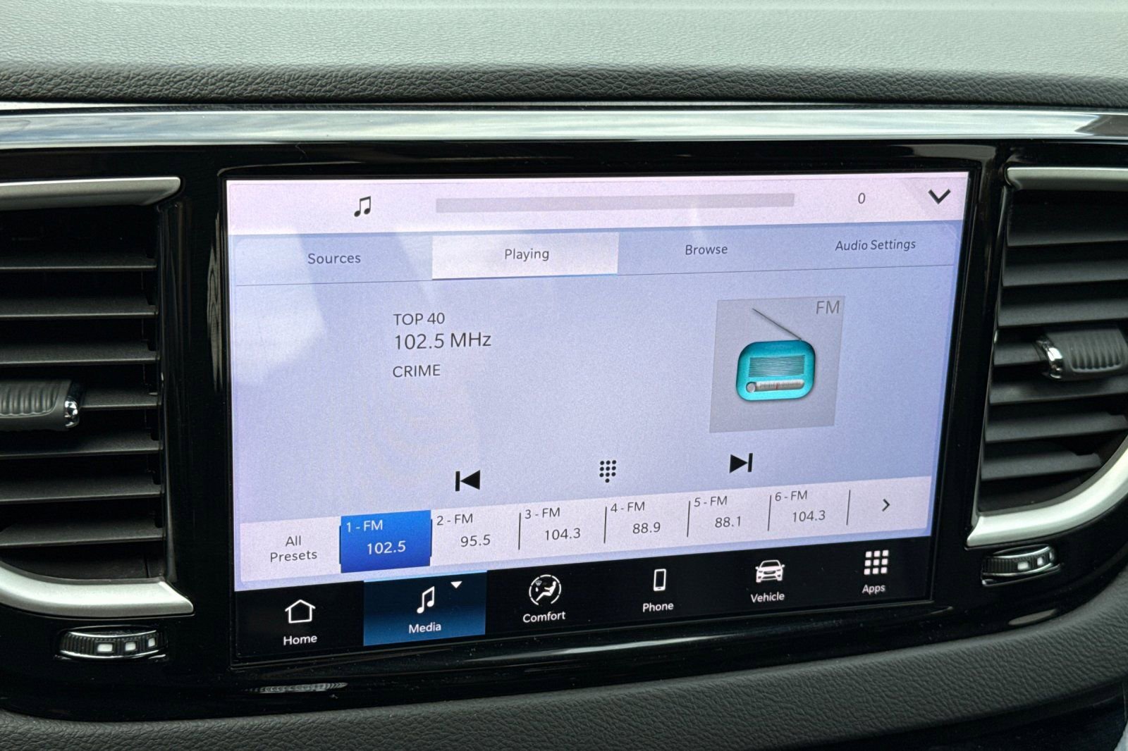 Used 2025 Chrysler Voyager LX image 18