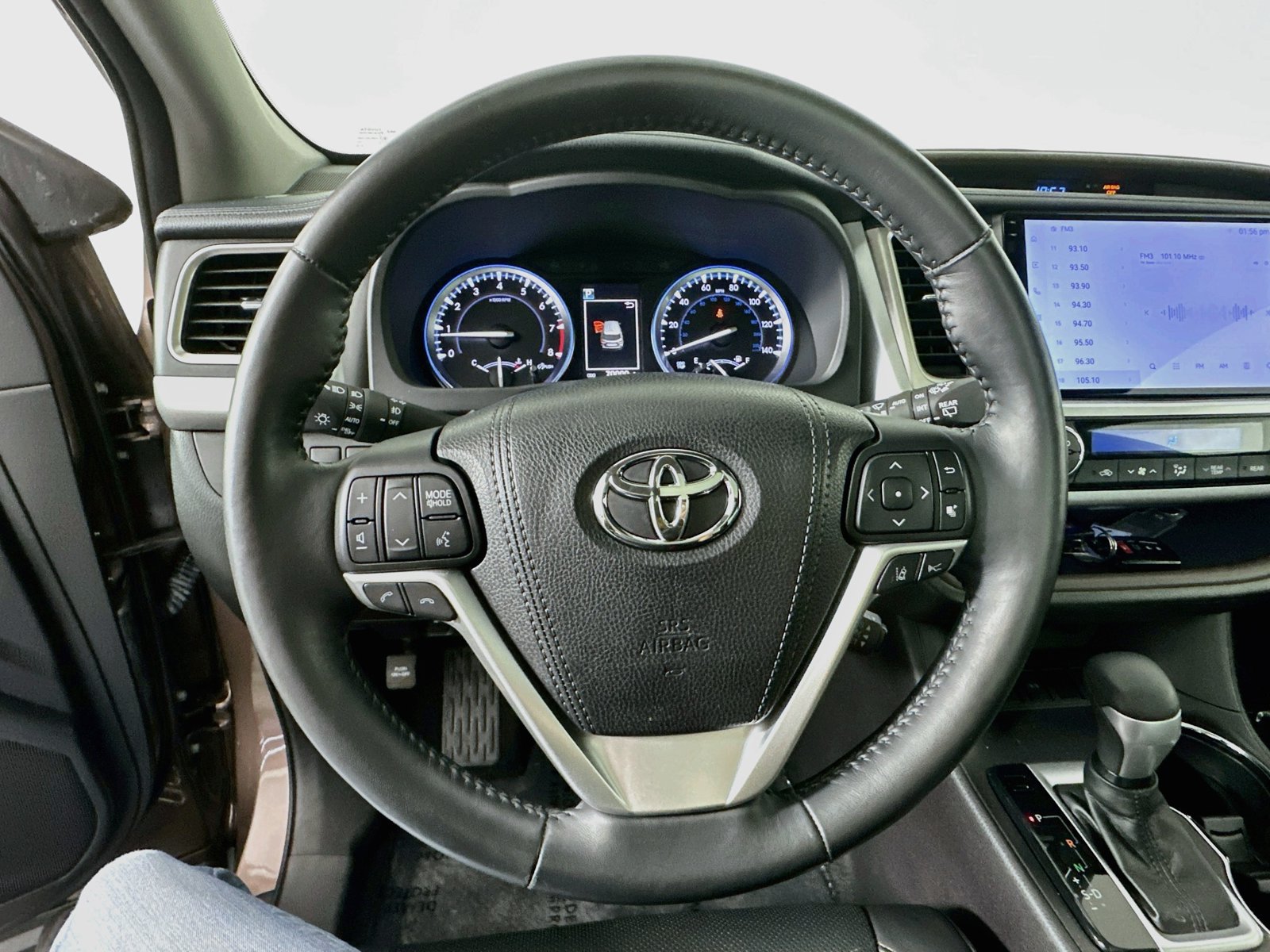 Used 2017 Toyota Highlander Limited Platinum FWD image 12