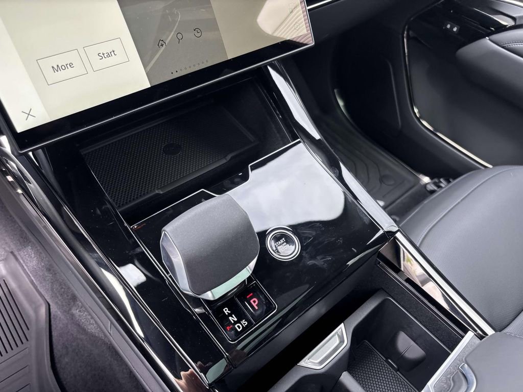 New 2025 Land Rover Range Rover Sport Dynamic SE image 17